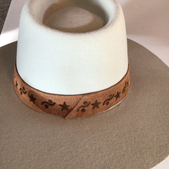 New! Bridgehouse Wyeth mint stamped suede rancher